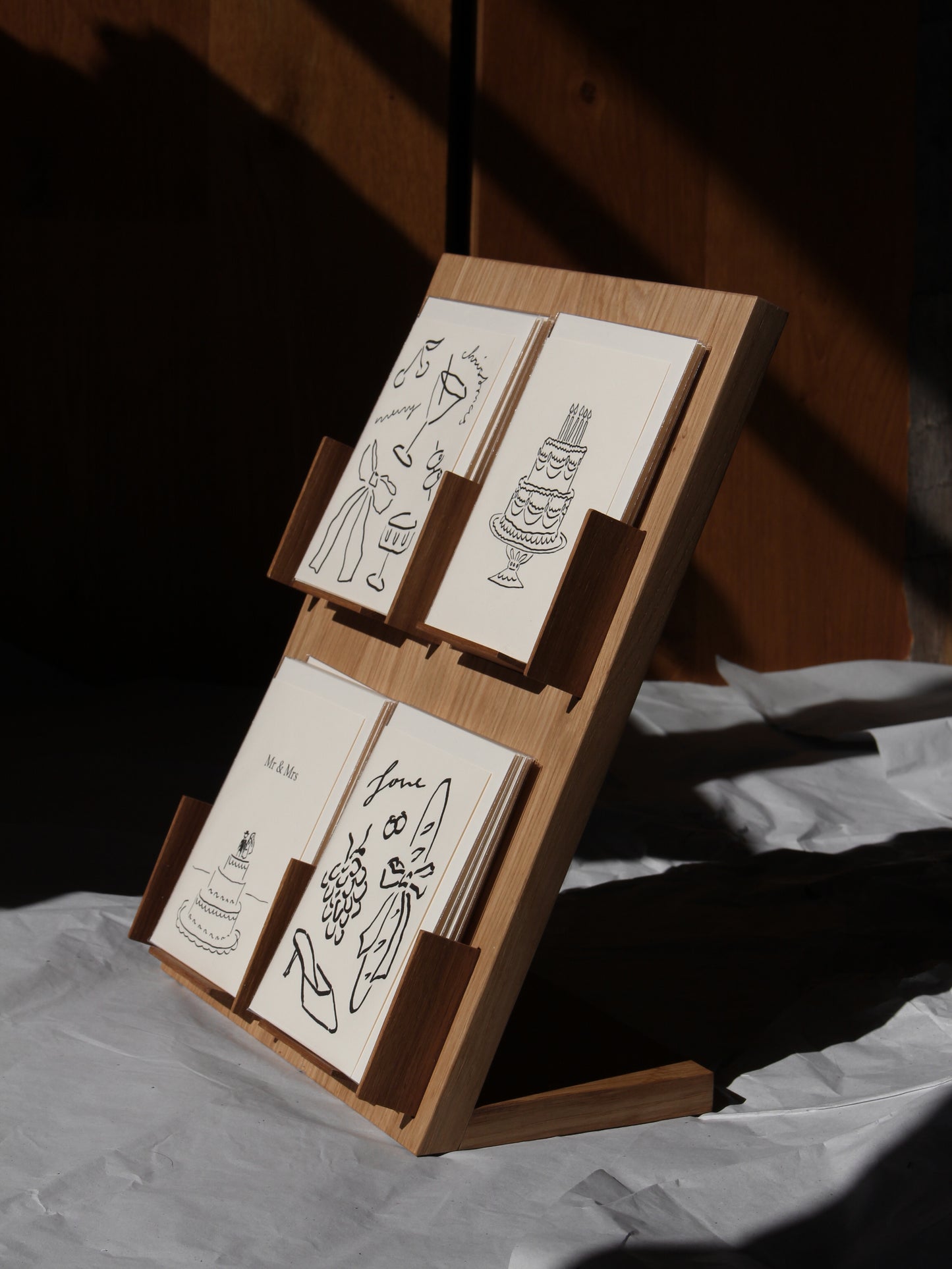 Kartenständer aus Massiv-Holz für DIN C6 Klappkarten