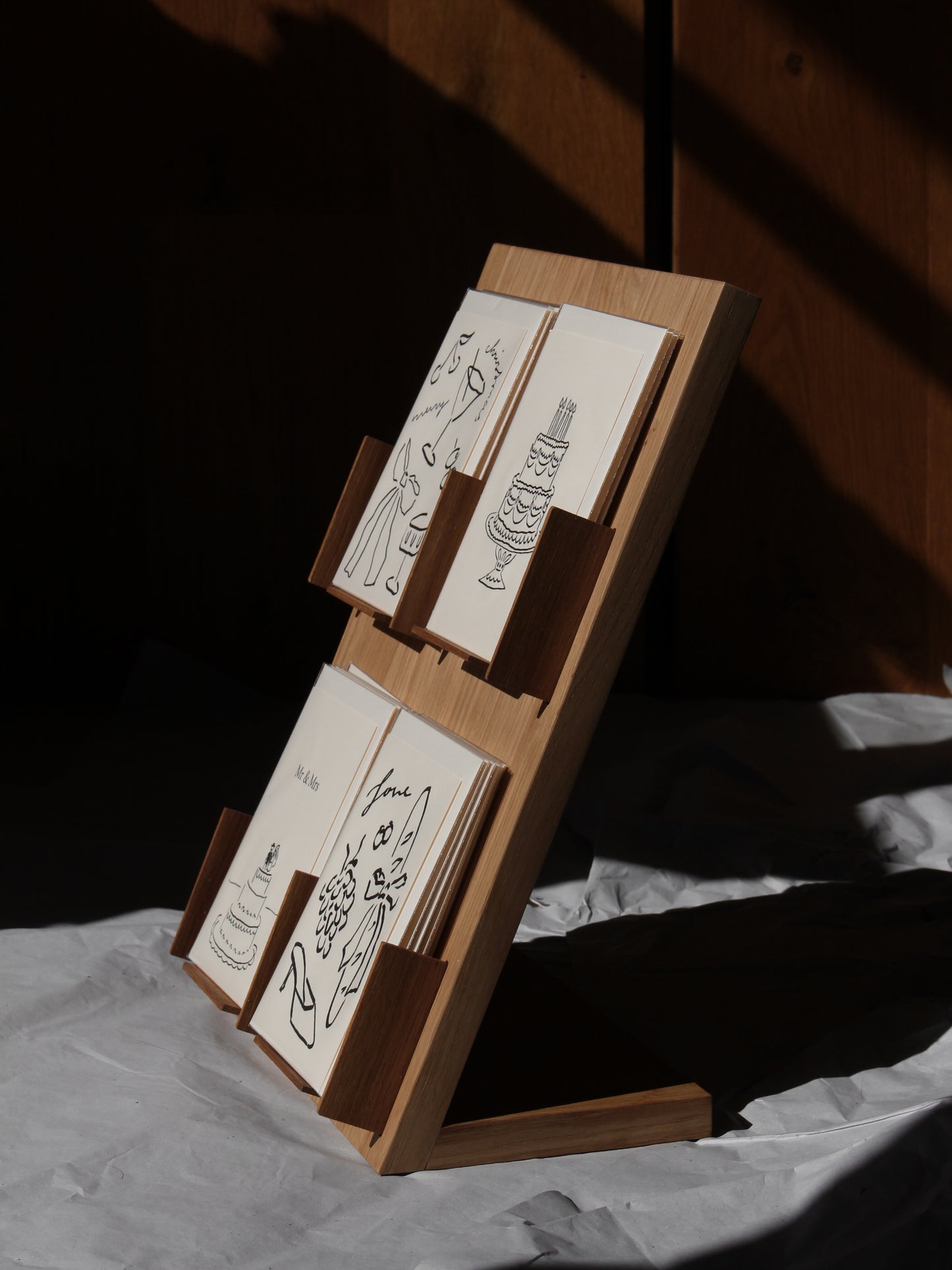 Kartenständer aus Massiv-Holz für DIN C6 Klappkarten